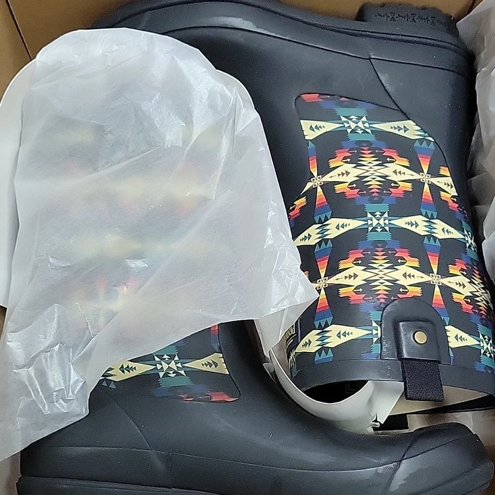 NWT- Pendleton ‘Tucson’ Mid-Calf Rain Boots